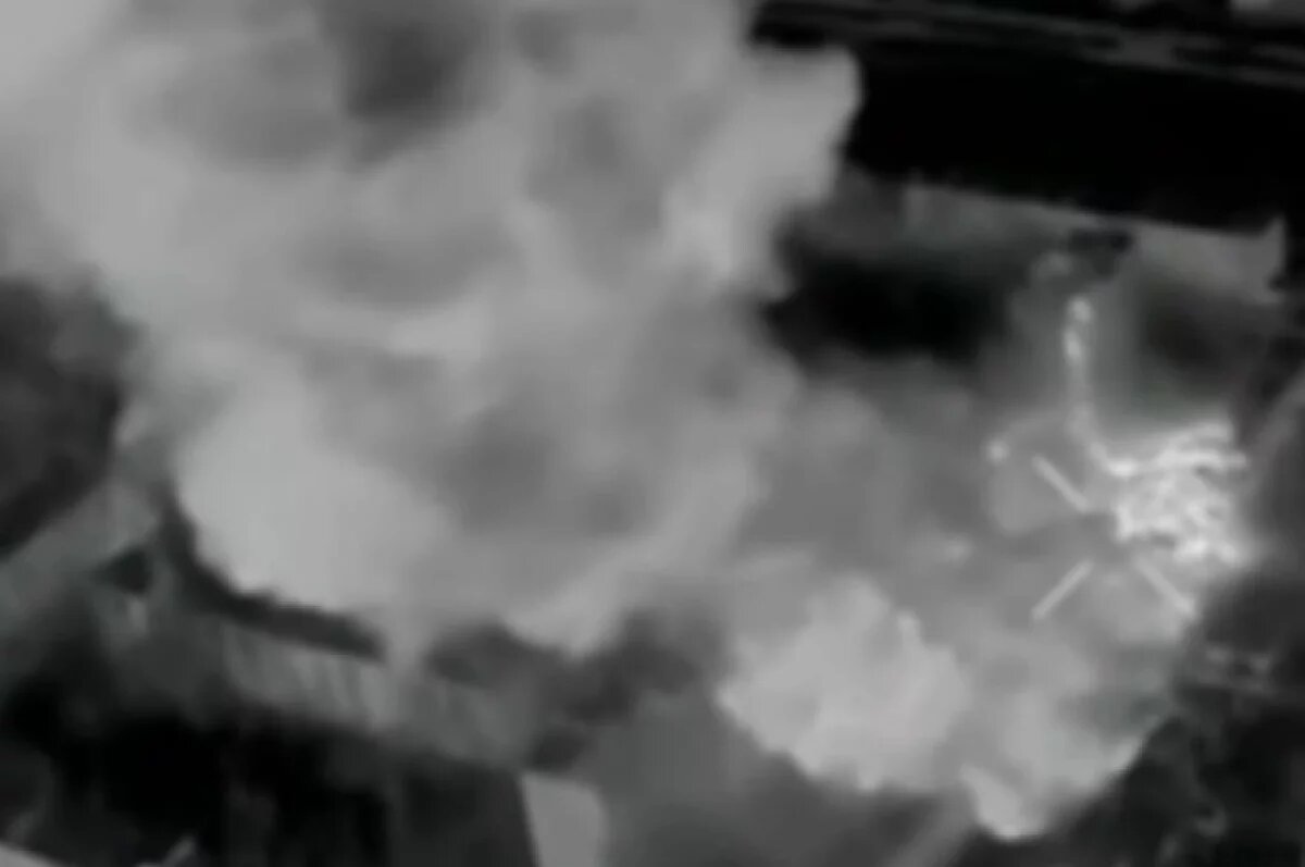    После последней атаки «Гераней» в Одессе пожар и слышны взрывы, возможно, вторичная детонация.