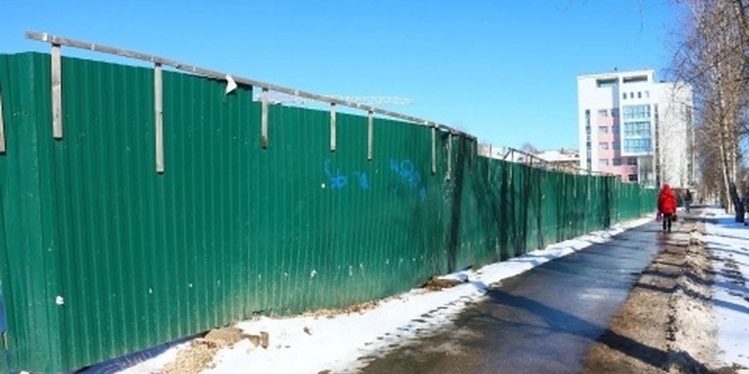 В Сыктывкаре пытаются решить проблему заброшенного объекта