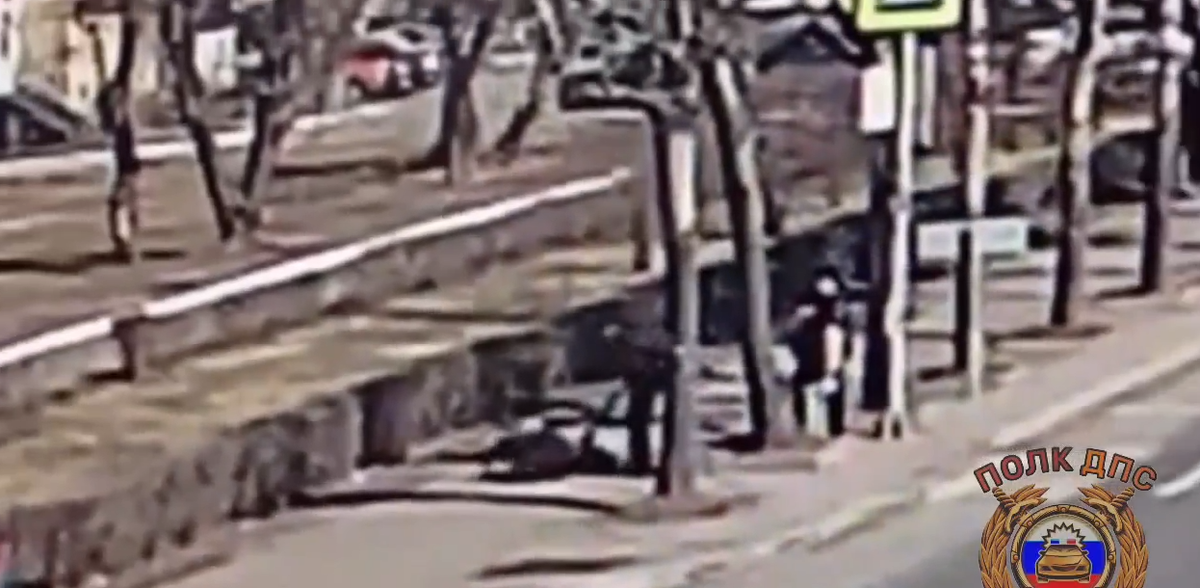     В Ленинском районе Красноярска 16-летний школьник сбил девушку и скрылся