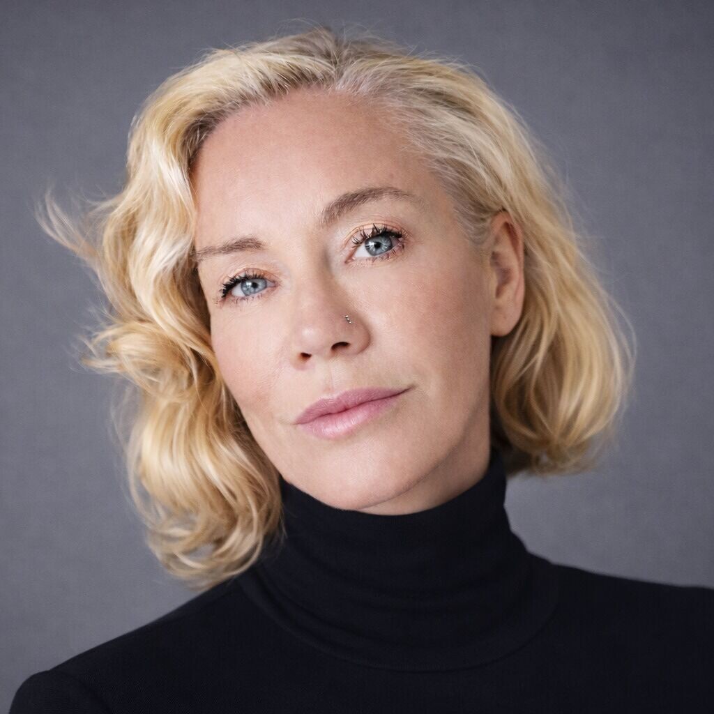 Lara Love Hardin author portrait, источник Яндекс картинки