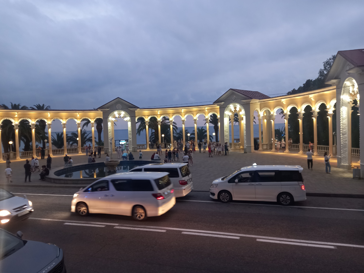 Гагрская колоннада (фото автора).
