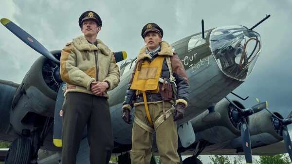 Кадр из сериала «Властелины воздуха» о 100-й бомбардировочной бригады американских ВВС во время Второй мировой войны
