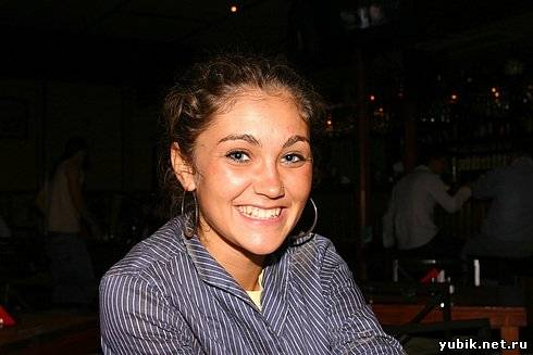 «Ты слишком яркая личность, такие долго не живут»: почему убийца студентки МГУ смеялся над её родителями прямо в зале суда?