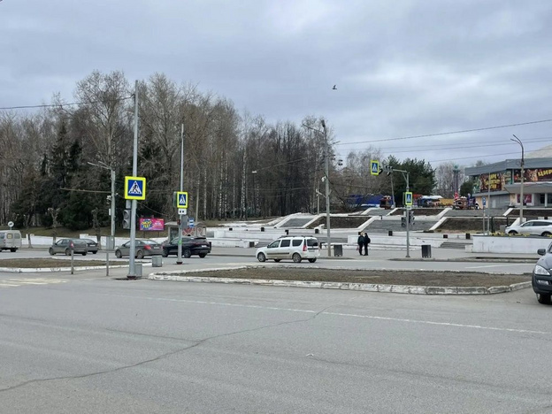    На Октябрьском проспекте запустят новый светофор