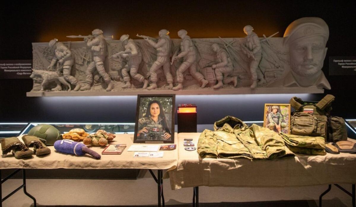     Личные вещи военного корреспондента Первого канала Анны Прокофьевой Источник: Архив учреждения Автор фото: Никита Вьюнов