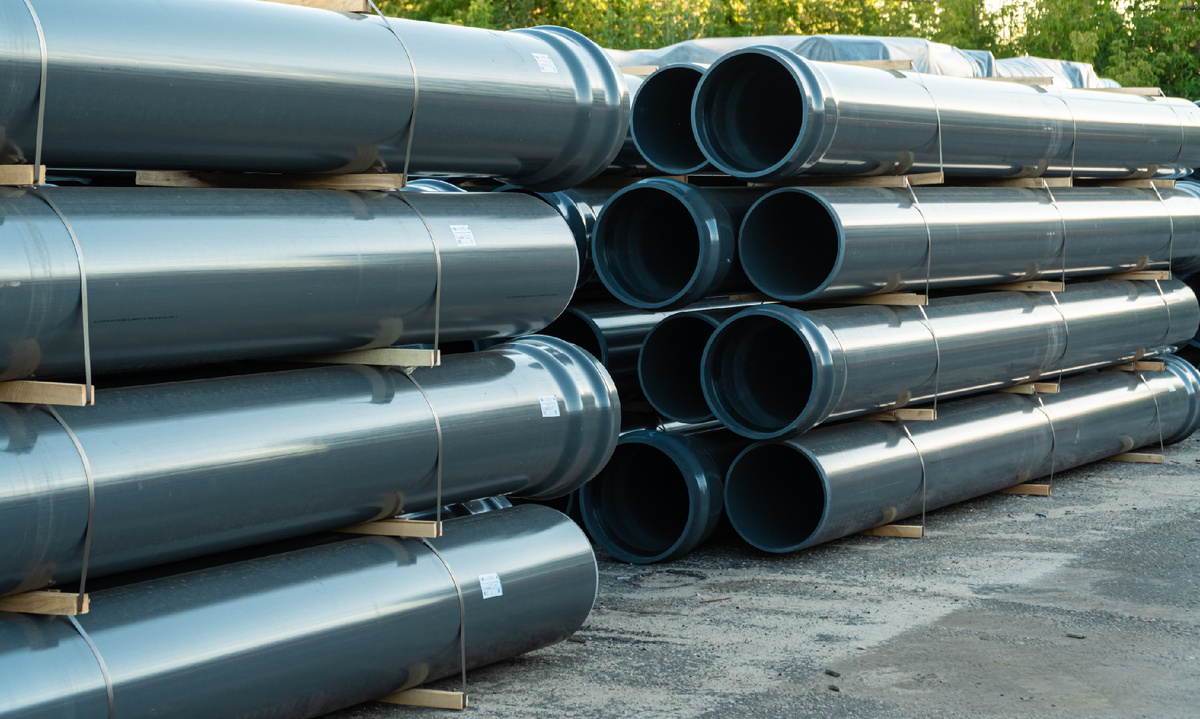 Раструбные напорные трубы из НПВХ Хемкор от 90 мм до 400 мм диаметра.