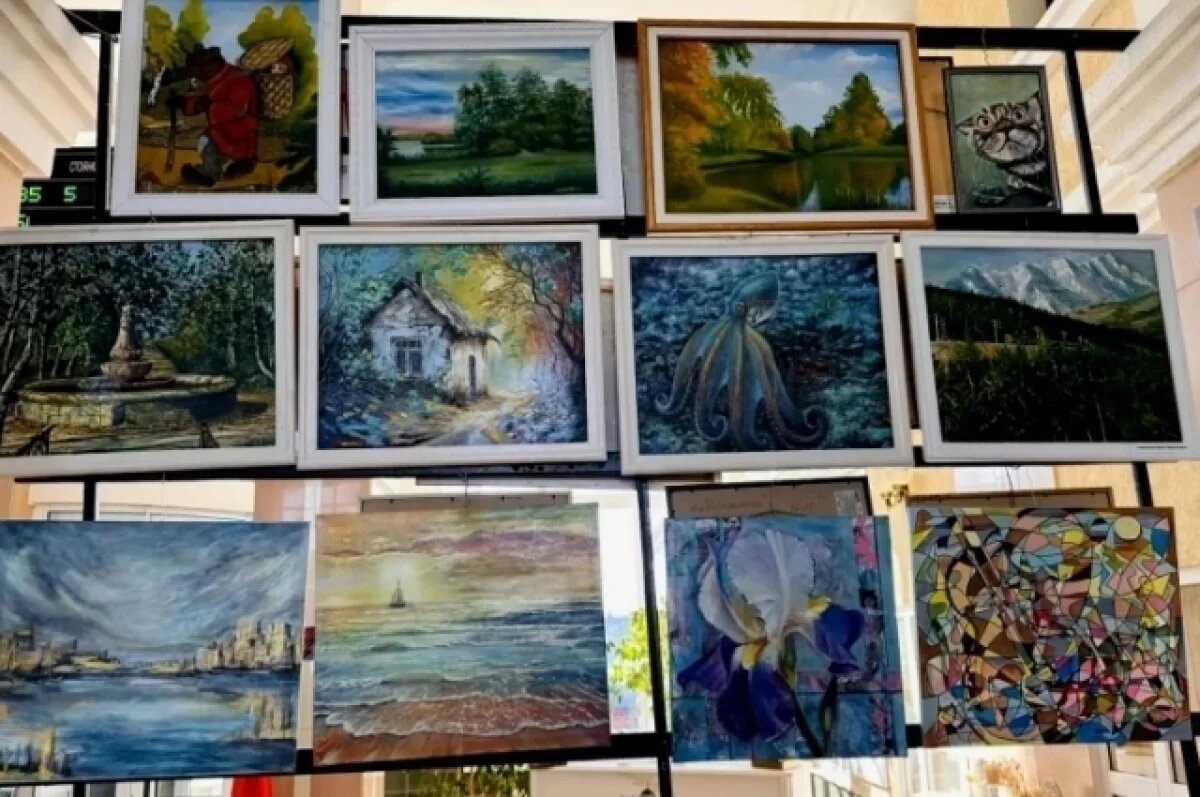    На ж/д вокзале Новоалтайска открылась выставка картин ветерана магистрали