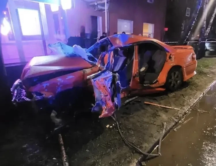     В Курске в ДТП с Волгобасом погиб 21-летний водитель легкового автомобиля