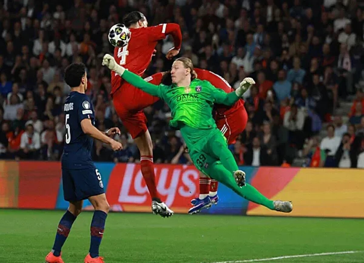     Болельщики «ПСЖ» о смелых выходах Сафонова: напоминал Нойера