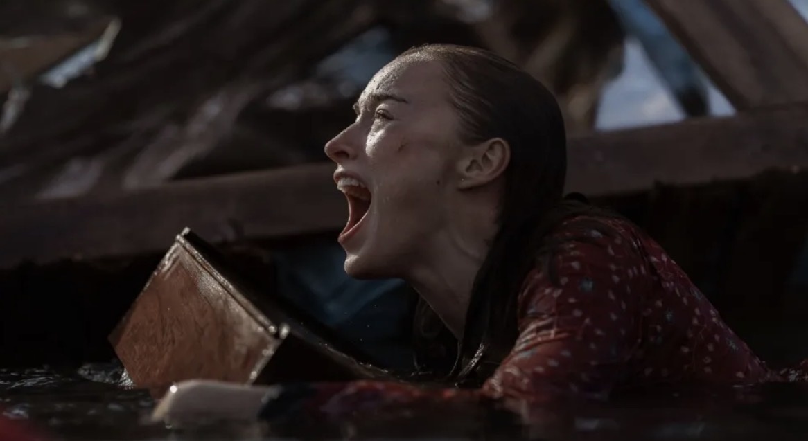 Фиби Дайневор в фильме «Треш».

