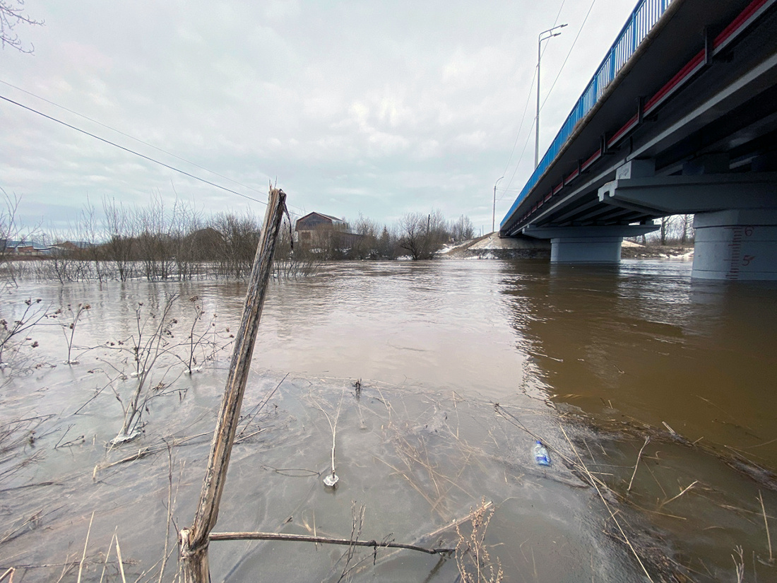    Уровень воды в Иньве 10 апреля – 440 см. Фото: Константин Седегов, ПН