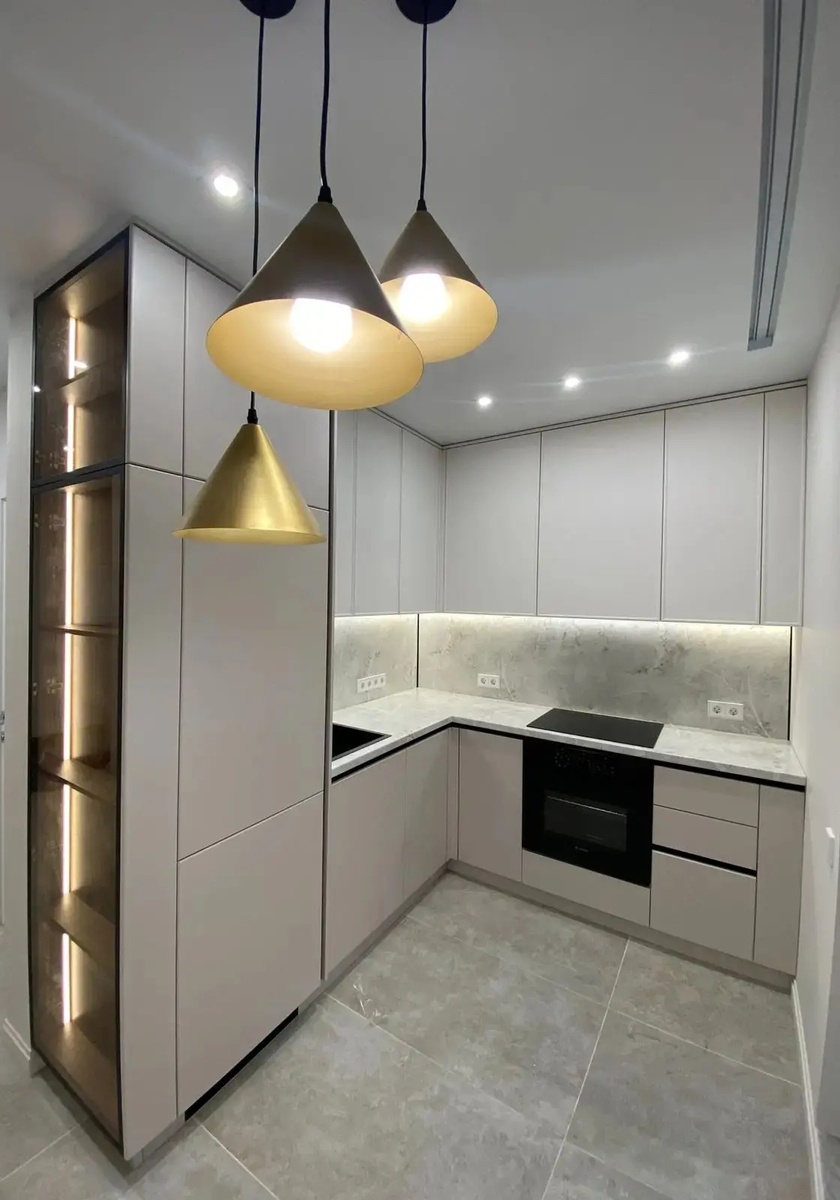 Кухня: корпус из ЛДСП складской программы, фасады из МДФ с плёнкой. Фото нашей работы.