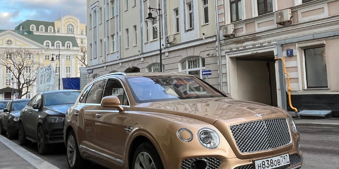 Нашел район Москвы, где живут очень богатые люди. Показываю самую дорогую улицу