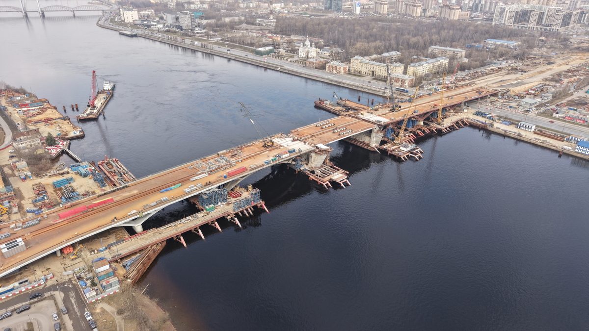   📷
Новый Большой Смоленский мост впервые развели для пропуска судов в ПетербургеРекордный судоходный габарит позволит некоторым судам проходить без подъёма пролётаwww1.ru