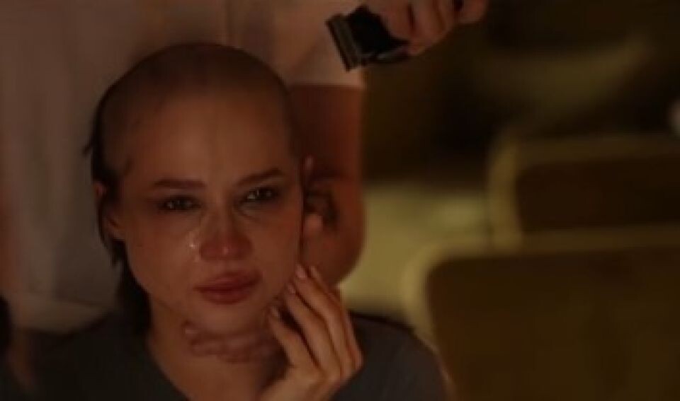    Проходящая лечение от рака блогер Лерчек побрилась налысо. Источник: @im__lu_*