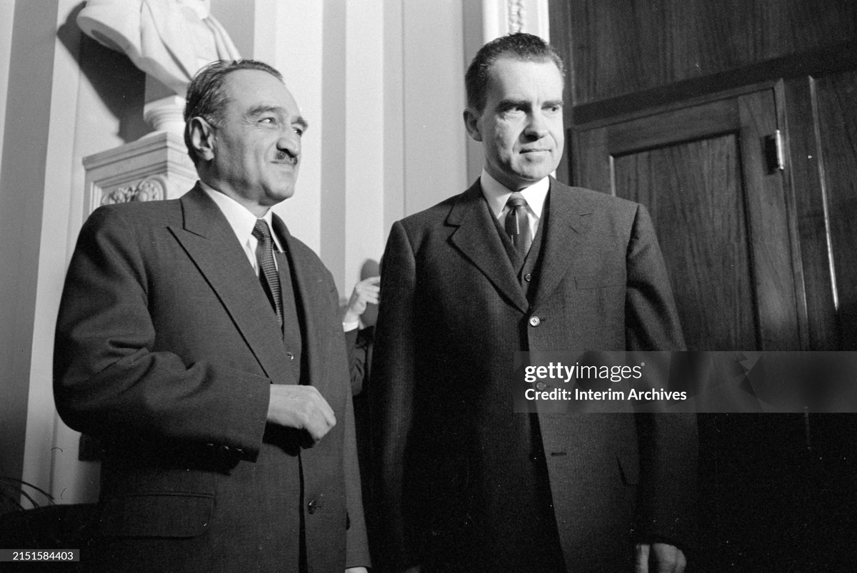 Анастас Микоян (слева) и президент США Ричард Никсон (справа). Все изображения принадлежат их авторам, и приведены в ознакомительных целях.