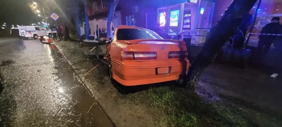 В Курске на 50 лет Октября автобус столкнулся с иномаркой