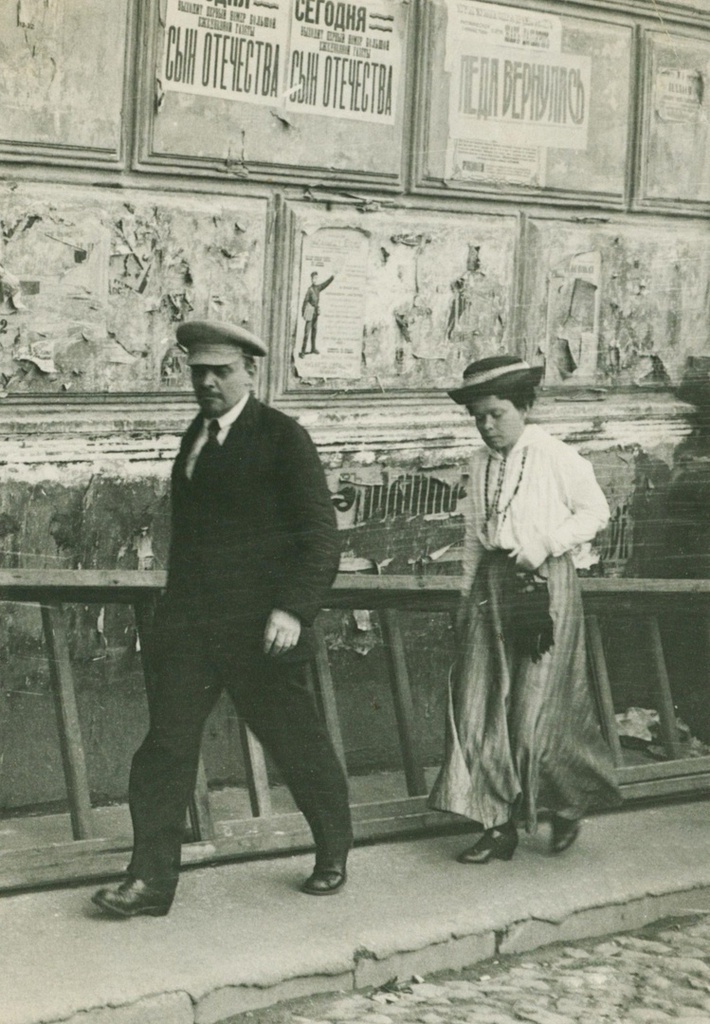 Владимир Ленин с сестрой Марией Ульяновой. Неизвестный автор, 1918 год, г. Москва, Государственный исторический музей-заповедник «Горки Ленинские».