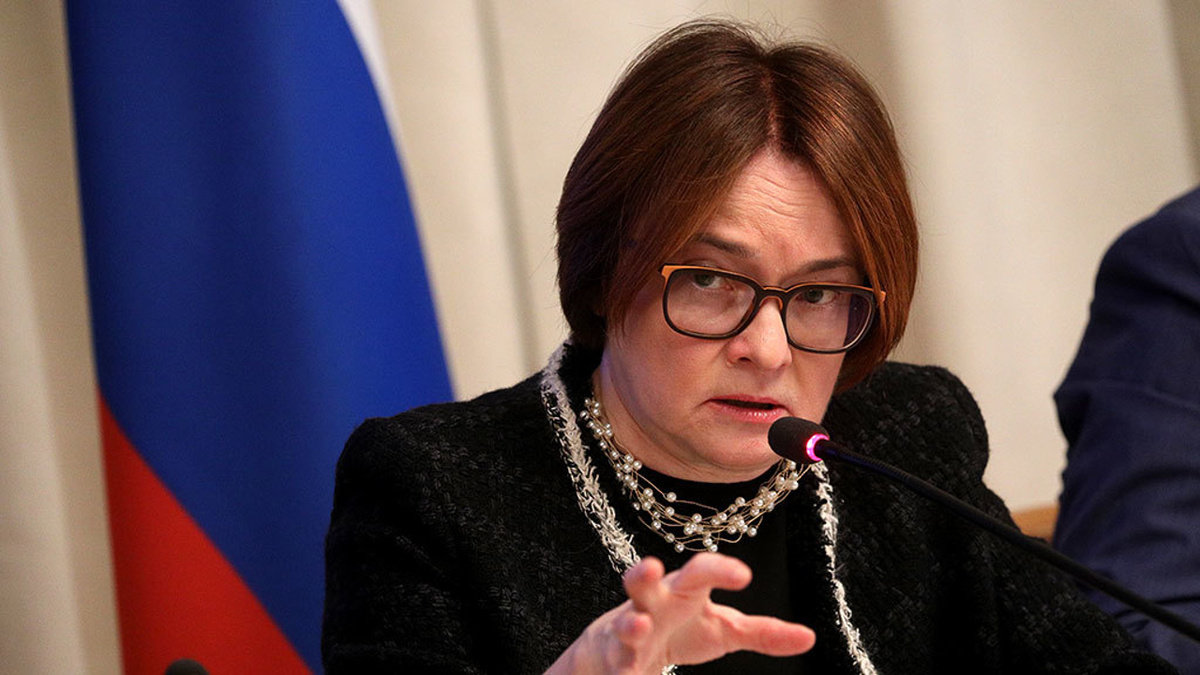 Банковские карты и наличные: кто кого?