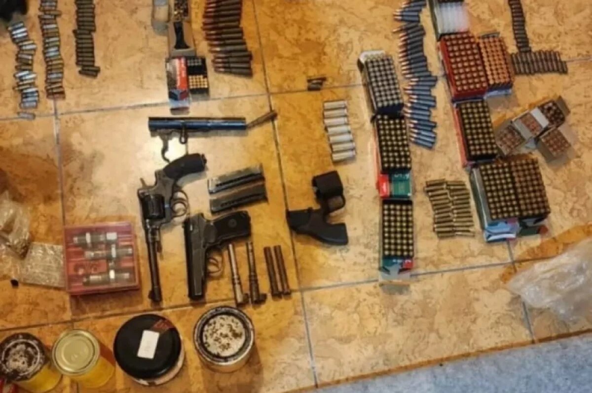    В Ангарске отца и сына отдали под суд за хранение боевого оружия