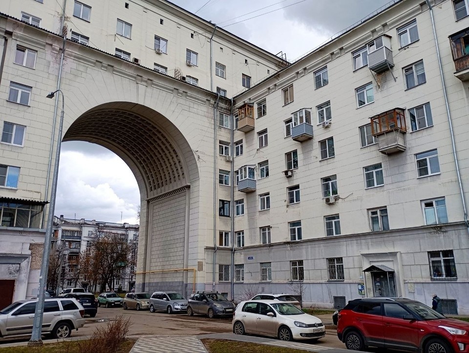    Проспект Октября - одна из старейших улиц Автозаводского района. Анастасия СТЕПАНЕНКО