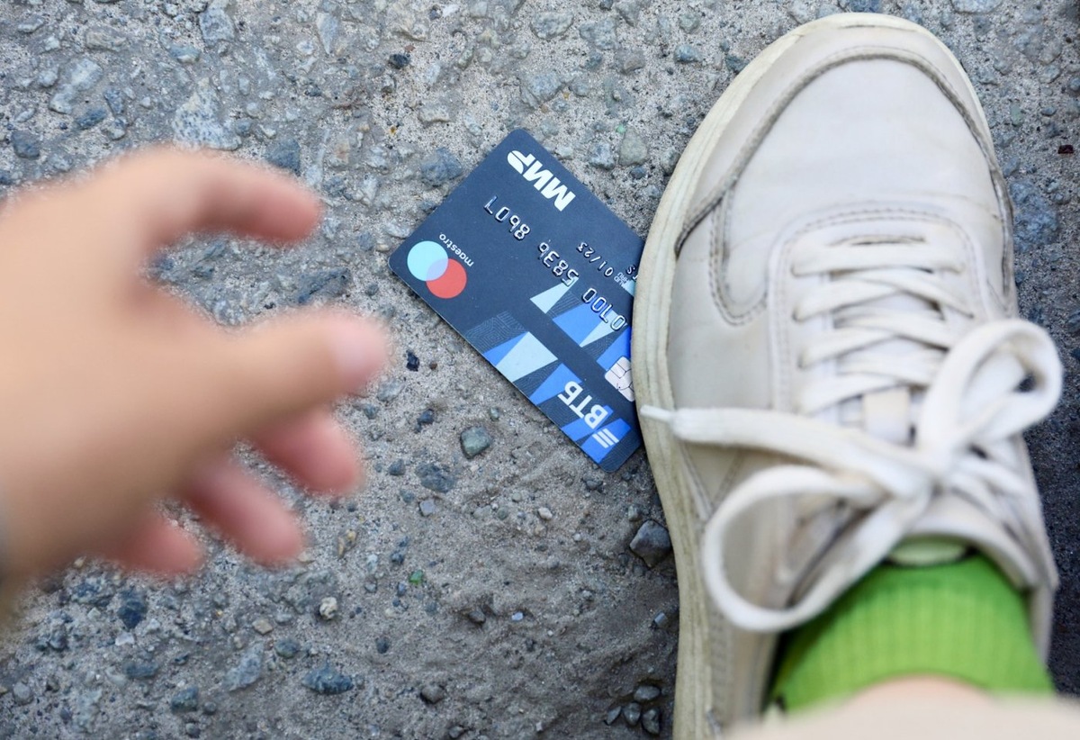    Подросток из Пыть-Яха предстанет перед судом по обвинению в краже денег с банковского счета