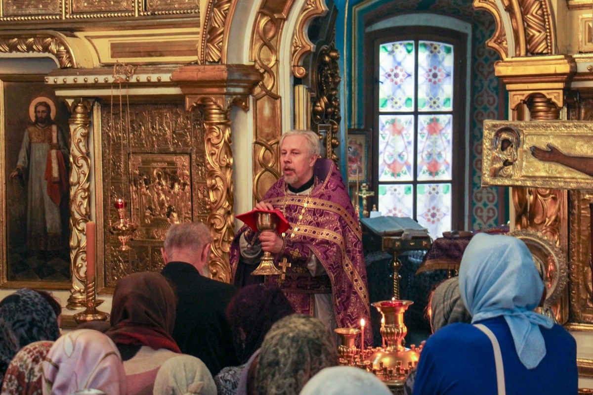 На утренней службе в Великий Четверг.