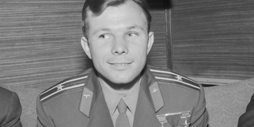 Патефон и гармонь. Каким был Юрий Гагарин — рассказывают вещи из его детства