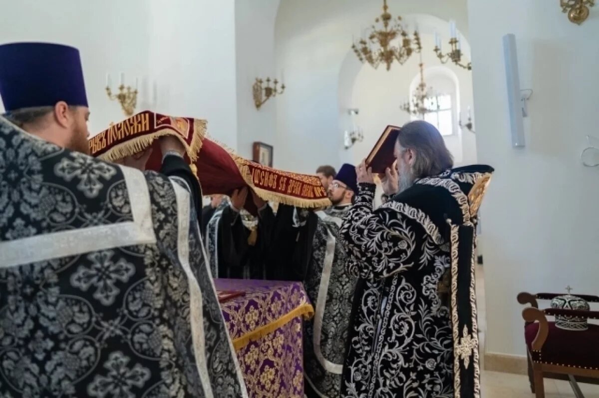    В Страстную пятницу в храмах Твери проходят самые скорбные службы года