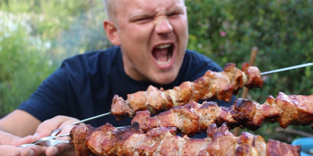 Вы неправильно маринуете шашлык под водку: 5 ошибок, которые портят мясо