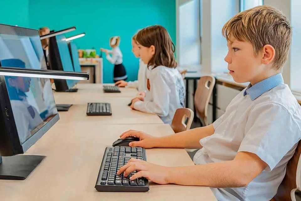    На платформе «МЭШ» зарегистрированы более трех миллионов москвичей: учителей, школьников и их родителей. Фото: mos.ru.