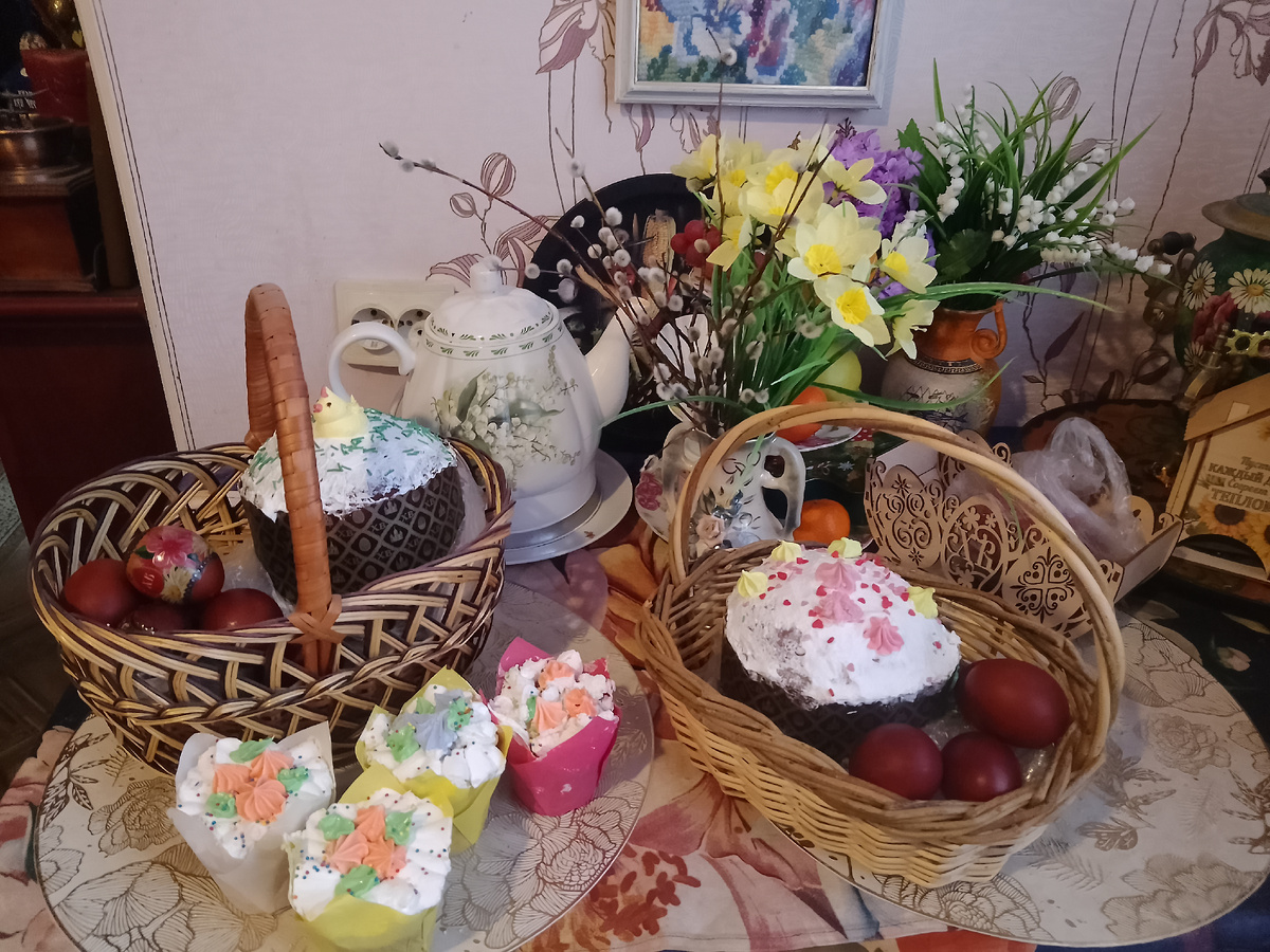 Фото автора, собрала корзиночки в храм освящать