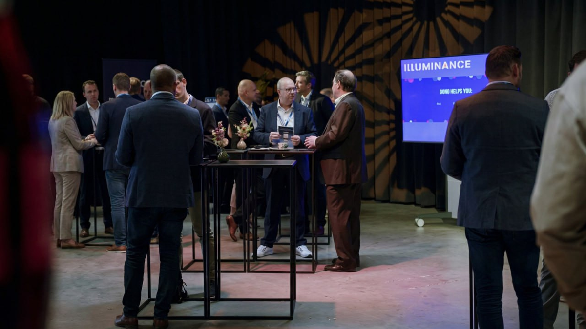 Инициативы Illuminance, направленные на развитие образования и доступ к современным технологиям.