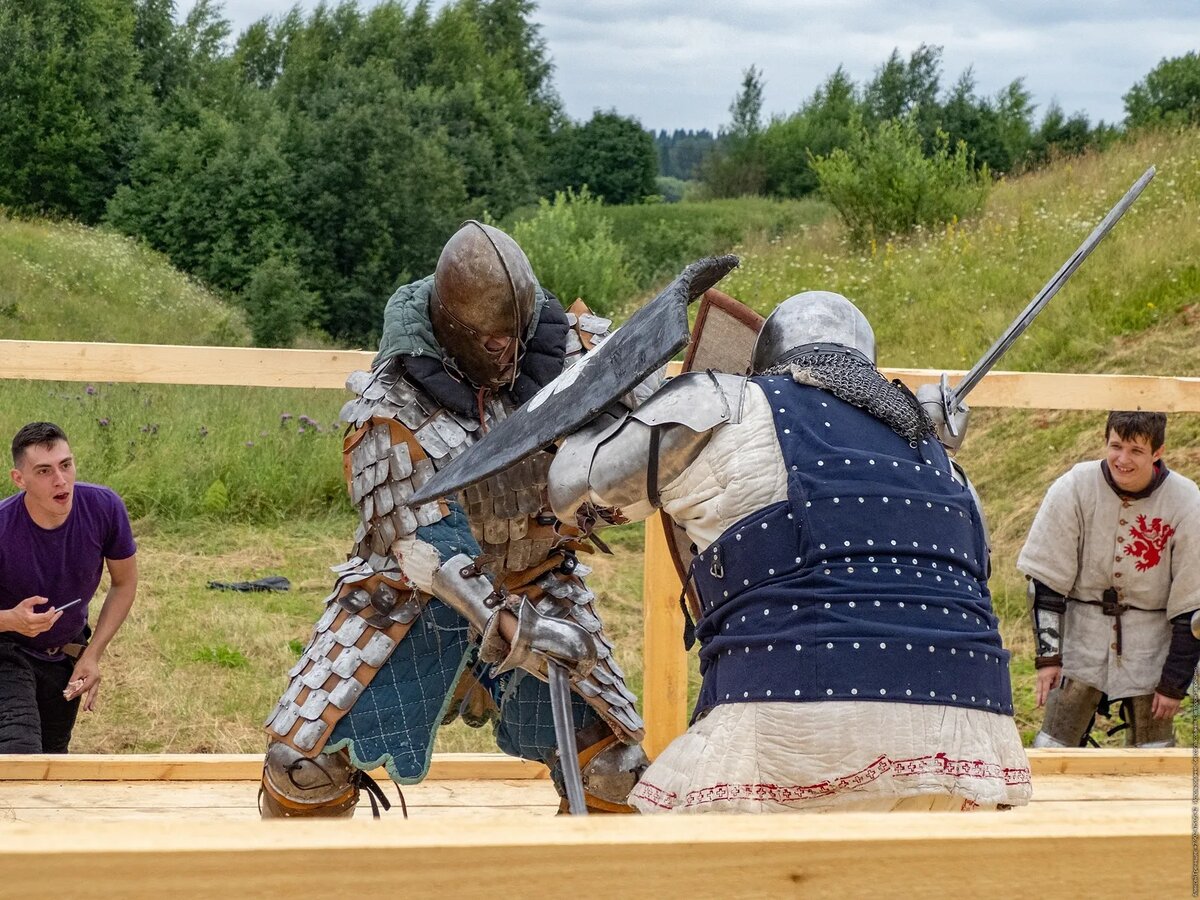 Бои на мечах / Фото Алексей Гречищев1/3