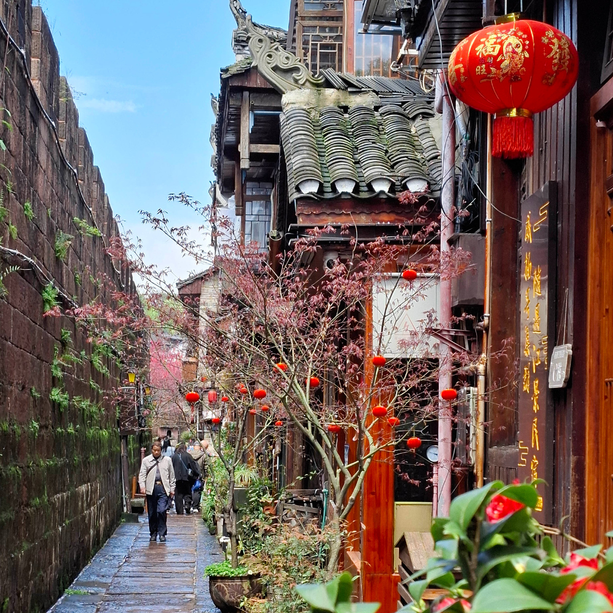 Фэнхуан считается одним из самых красивых и колоритных городов в Поднебесной. Фото автора.