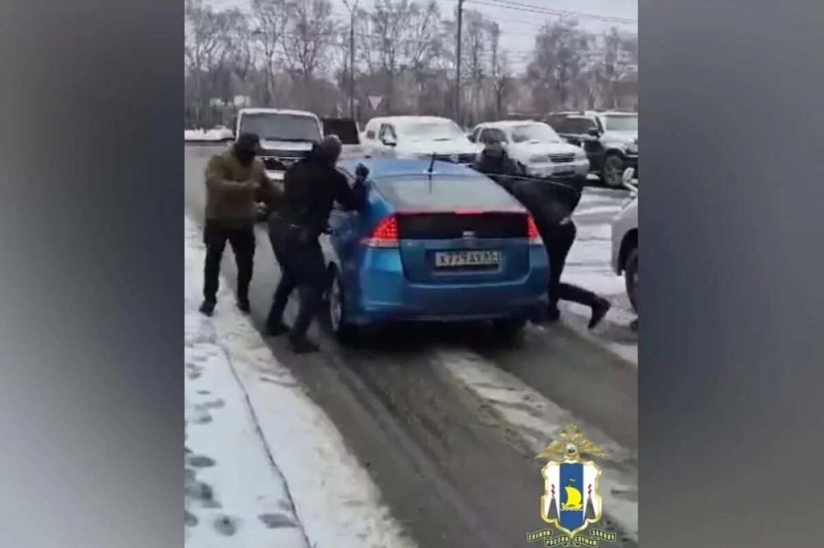    Арестован 18-летний подельник мошенников, прилетевший на Сахалин