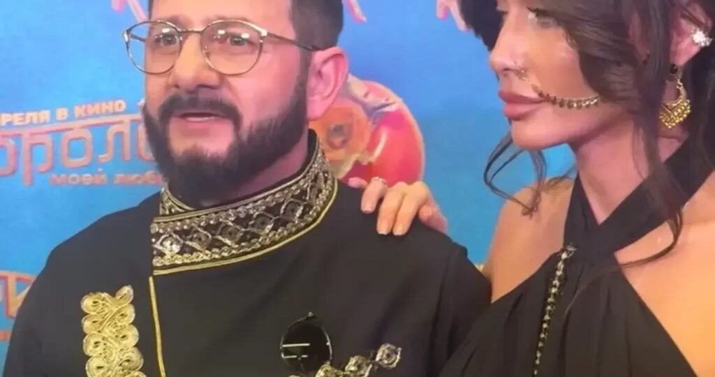 Представлявший себя образцовым супругом и отцом Михаил Галустян продемонстрировал публике свою новую «искусственную» пассию