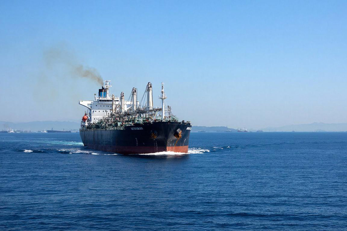 Российский фрегат прошел Ла-Манш с танкерами под охраной.  Фото: Изображение сгенерировано с помощью ИИ / Светлана Возмилова