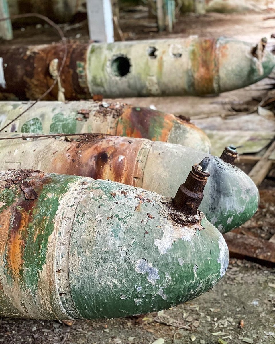    Возможно, их даже не успеют утилизировать, прежде чем со старыми снарядами разделаются сырость и кислород. Фото: @ zavpro_ / Instagram