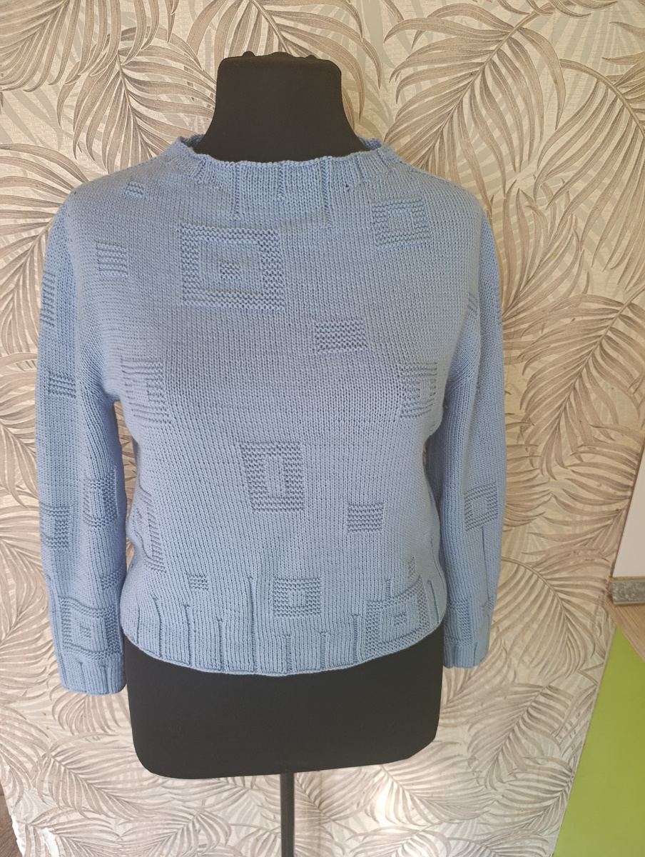 Свитер с теневым узором 