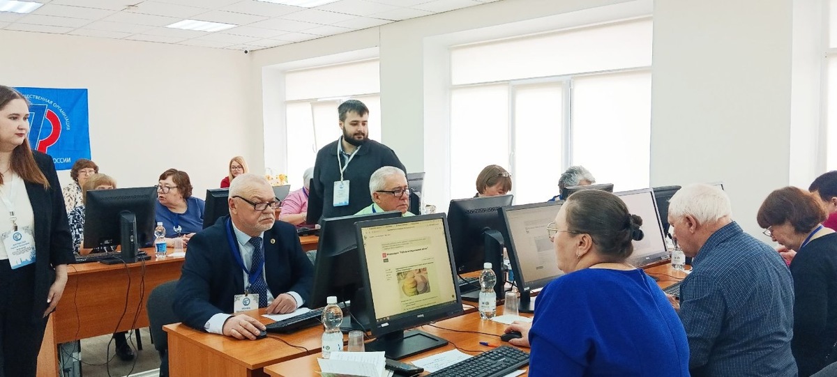    В Сургуте проводится региональный этап XVI Всероссийского чемпионата по компьютерному многоборью среди пенсионеров Югры