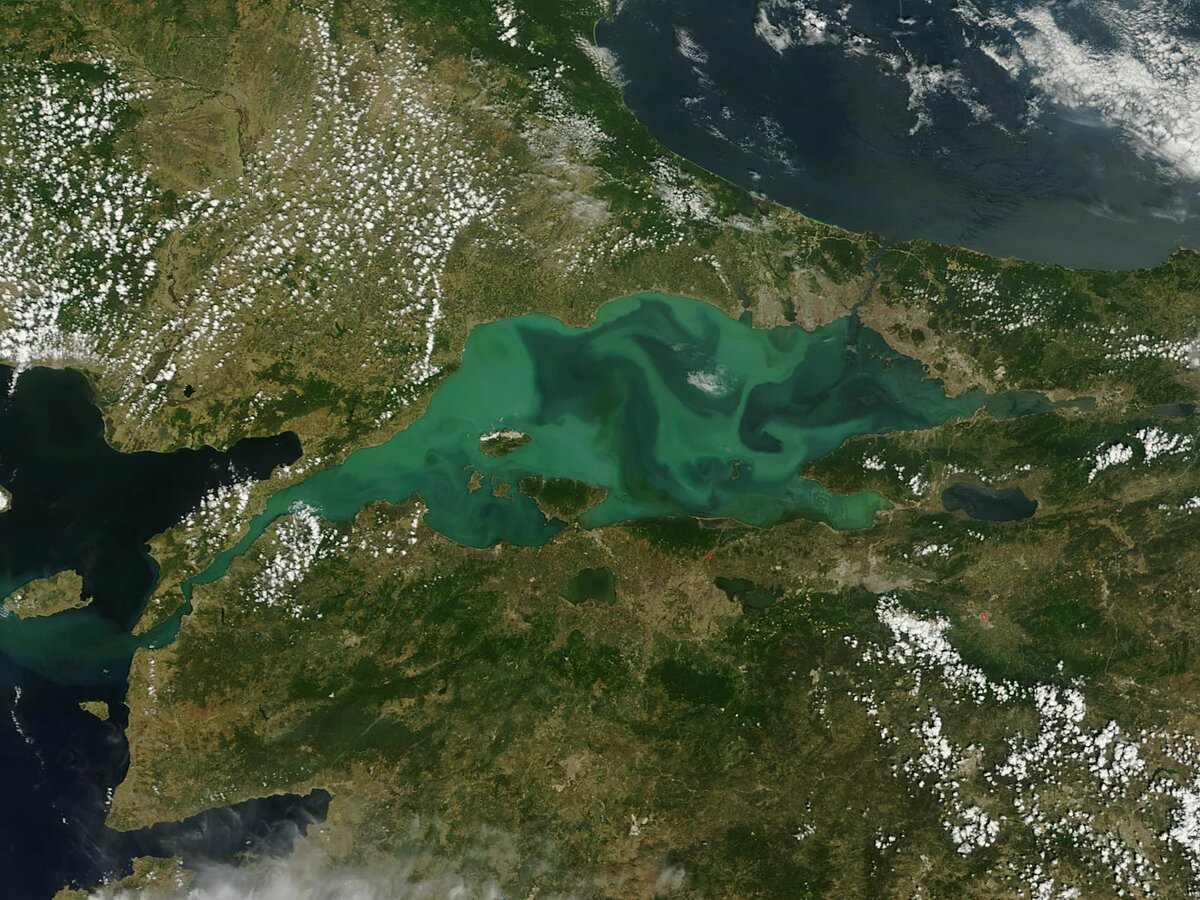 Мраморное море из космоса. Источник: https://clck.su/fhLFK