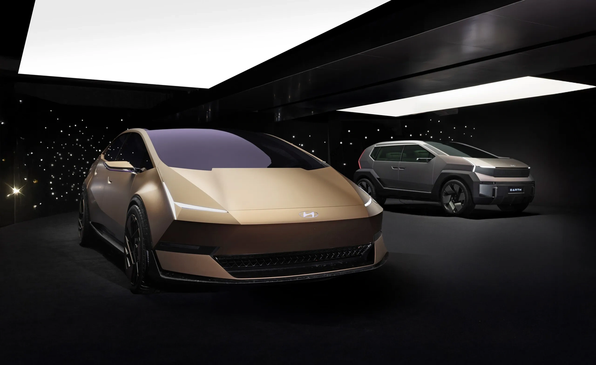    Седан Hyundai Ioniq Venus и кроссовер Hyundai Ioniq Earth