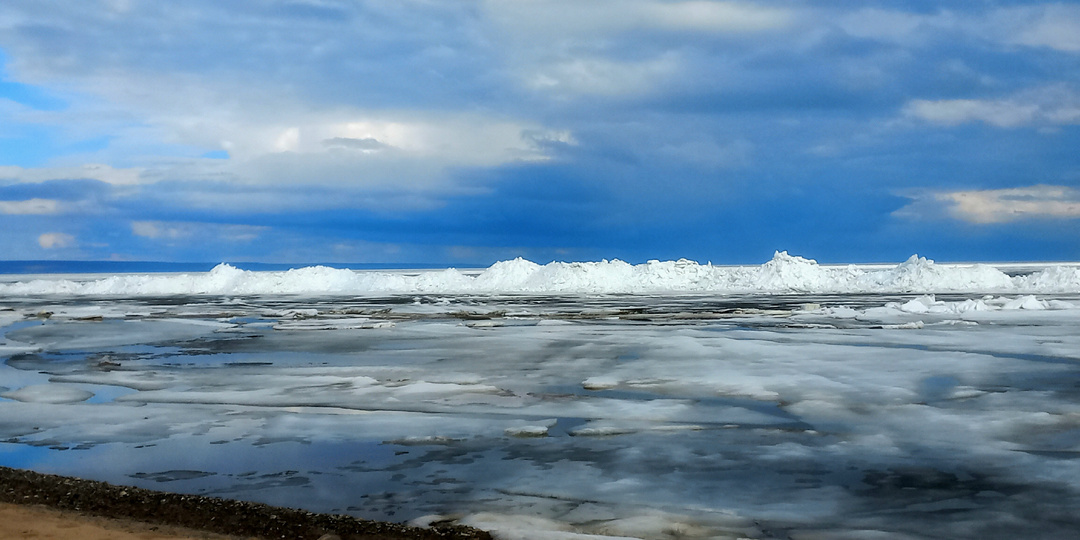 Изучаю территорию санатория им. Ленина. Хожу и внутри и снаружи.