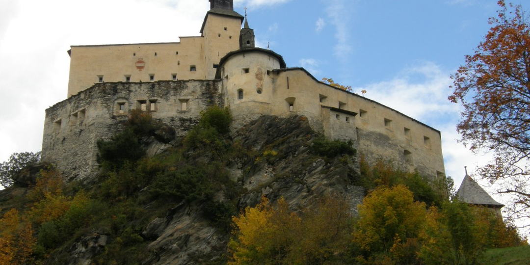 ТАРАШП. ЗАМОК И ДЕРЕВНЯ