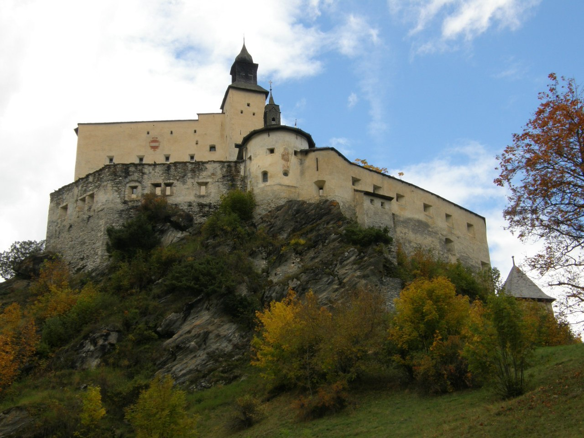 Октябрь. Замок Тарашп. Фото автора 