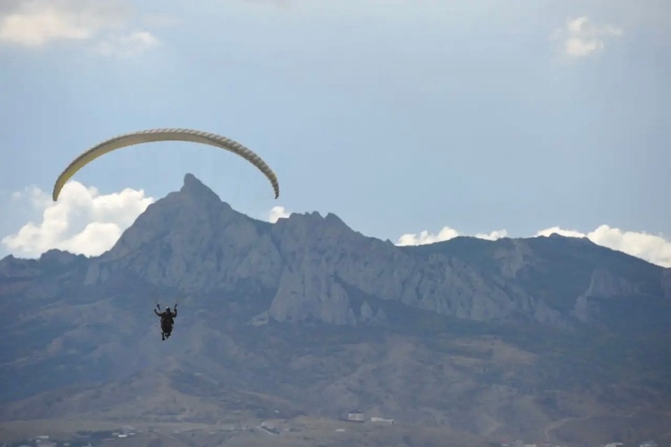    Парапланерист врезался в гору и погиб в Бурятии. Иван ВИСЛОВ