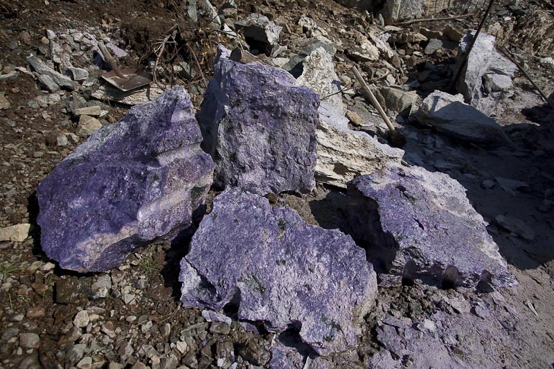 В Якутии нашли минерал, которого нет ни на одной планете. Учёные 18 лет не верили, что он настоящий