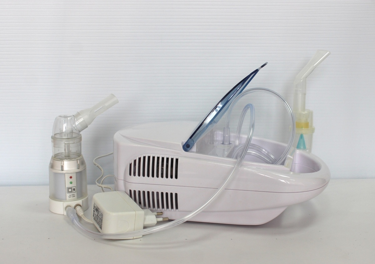 Компрессорный ингалятор (небулайзер) «ЭлНеб-Т». (Приобрести у производителя – https://izomedpkf.ru/product/elneb-t/)