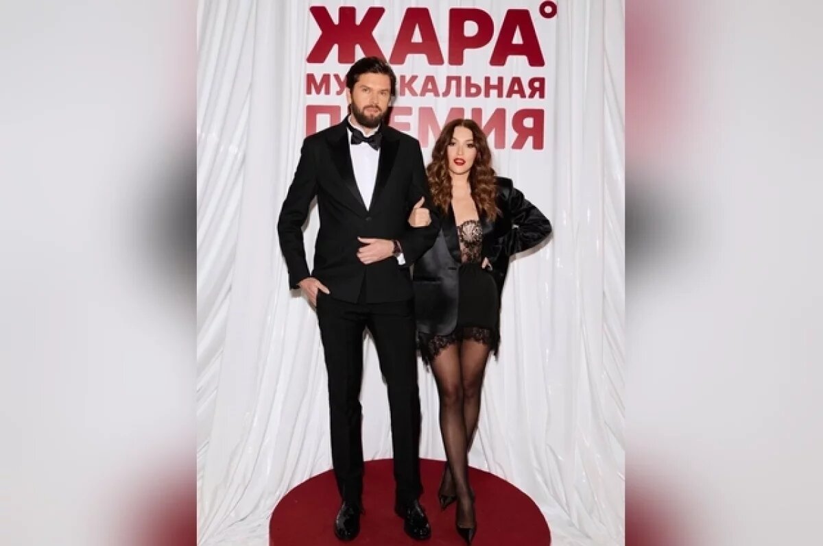    Хейтеры высмеяли Ирину Дубцову за наряд на премии «Жара»